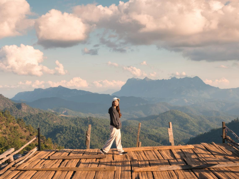 从小被父扫帚打头、言语羞辱、当众跪下母也默许!“父母老后会找看护照顾,我能给他们钱但给不了爱” – 大保社