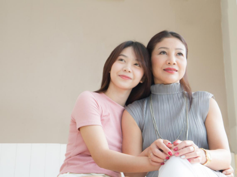 女儿为软烂男背债,如何救她出火坑?作家吁:理解尊重孩子选择,“让她就算光脚也敢回家” – 大保社