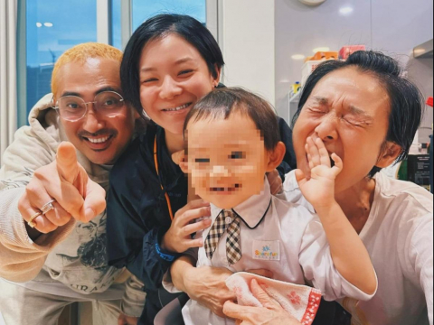 欧阳靖签字断2年婚，留下“一家人”最幸福画面！谭艾珍陪伴女儿不插手：以后女婿变成儿子 – 大保社