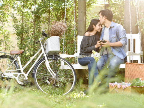 存了钱,却突然买名牌包给妻子!他告白:老公平时过得幸福,老婆平时也过得幸福,两人婚姻才会幸福 – 大保社