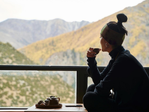 升上主治医师的第一天，他却跳楼了！四肢瘫痪醒来后对父母的眼神，像是混合了“恨”和“终于赢了” – 大保社