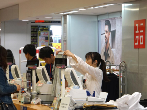 小时候穷让她34岁连买Uniqlo都犹豫半天…剩3年余命的癌末摄影师劝：钱不用就没有价值 – 大保社