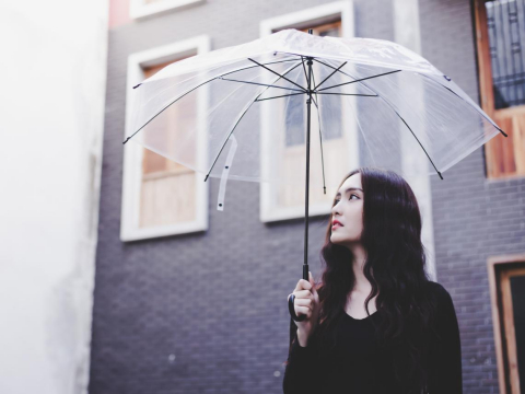 她目睹同事出意外，婆婆却说“别带晦气回家”…心理创伤像置身枪战电影，一幕幕重演真实恐惧 – 大保社