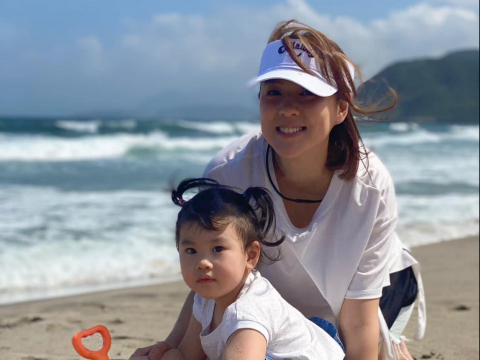 “癌细胞遇到我算它衰!”曾与老公深夜抱头痛哭,朱芯仪不瞒病情,儿赞:妈妈没头发也好漂亮 – 大保社