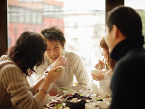 50后，多久没有跟朋友秉烛夜谈？李伟文：每次聚会慢下脚步交流，丰富自己也丰富别人 – 大保社