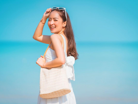 工作太累,买名牌包犒赏自己,又没借钱哪里不行?心理师:别再用善意谎言,合理化成瘾行为 – 大保社