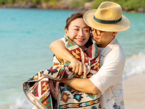 太太不断缠着丈夫问你爱不爱我,竟哭了起来!他忙说:我若不爱你,怎么会娶你当老婆? – 大保社