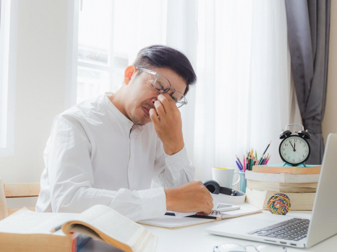 从高材生到外商经理…40岁前人生胜利组，为何一场中年失业却让他败光千万、妻离子散？ – 大保社
