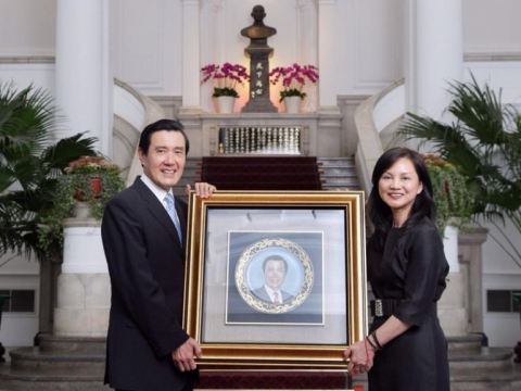 过了26年伪单亲生活，她弃假面婚拒当豪门妻！离开30房豪宅，仅带2卡皮箱走：60后只为自己活 – 大保社