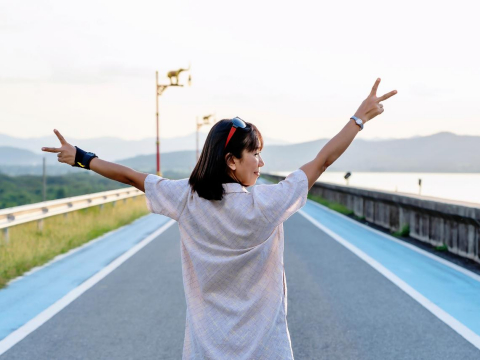 简单社交、选想过的生活、每天都说“我爱你”！6个中年理想的生活条件：只要心跳有用力活着、不是等死就好 – 大保社