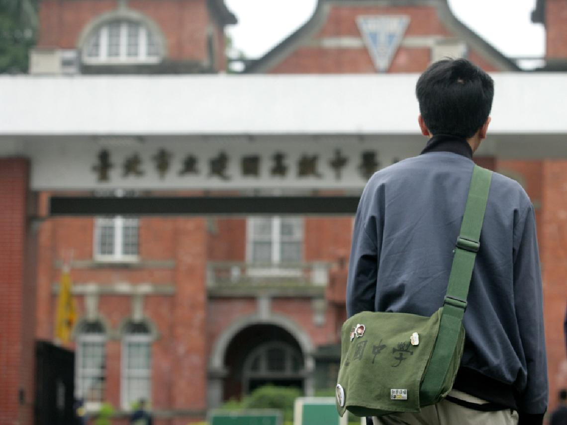 “这辈子曾有3次想自杀”建中学霸想当老师变养猪:我的人生,不是照我的想法走 – 大保社