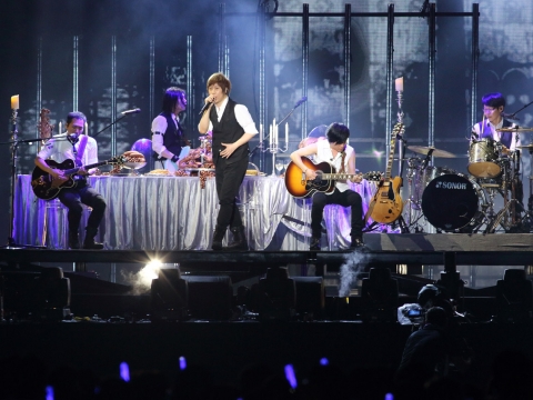 上万名粉丝高喊加班，五月天阿信却邀大家“做件温暖的事”！他如何做到：拒绝却不得罪人？ – 大保社