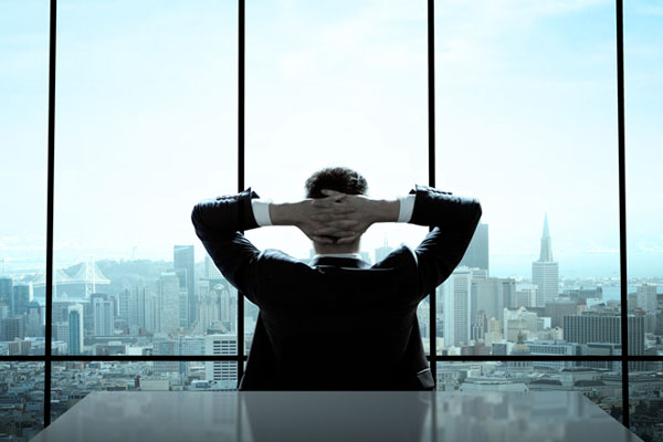 她卖命加班、一做23年，46岁经理人竟被开除！再幸福的企业，都别把整个人生托付它 – 大保社