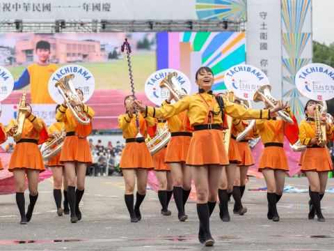 橘色恶魔登台掀旋风！心理师揭“橘式笑容”启示：微笑释放快乐激素，再艰难也能感受幸福 – 大保社