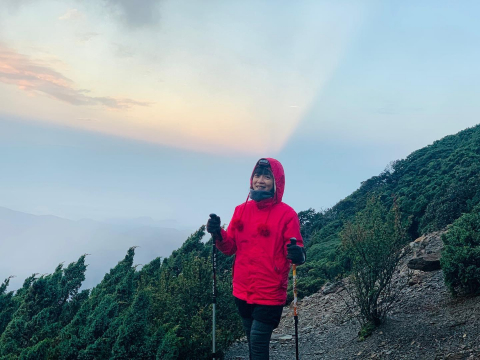 心律160“每吸一口气胸腔就痛”…玉山登顶只差0.6K，李淑桢选择放弃：努力到极致已够完美 – 大保社