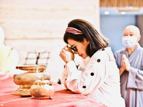 深夜亲吐“脑下垂体功能已死”！陈文茜病重仍热爱生活：学会不慌张赶路，过好每个“今天” – 大保社