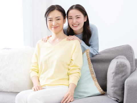 我亲眼看到母亲脑中风过世时，觉得人生怎么这么荒谬！原本母亲笑着对我说：我还能用左手来抱孙呢 – 大保社