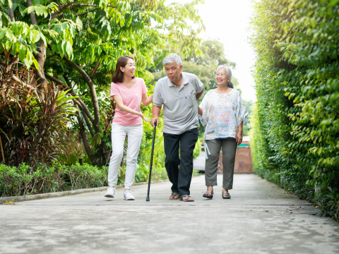 老爸“退化性关节炎”痛爆，一听开刀秒拒绝！医：新型髋关节术5天可出院，这样做恢复行动力 – 大保社