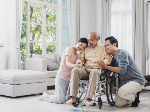 长辈看病老说不清症状？试着先纪录6件事，让照护变容易，找回一家笑容 – 大保社