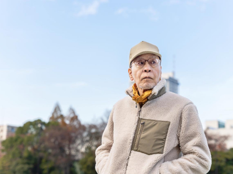 60几岁阿伯对快40岁精神病发女儿唱摇篮曲，他叹：她只要拖累我就好，不要连孙子都拖累下去 – 大保社