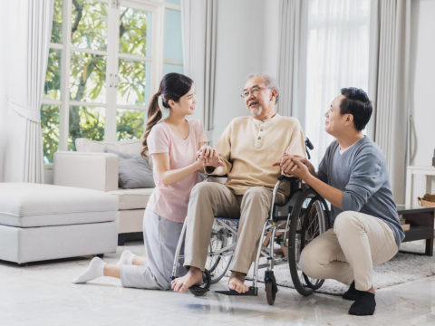 公公1周洗肾3次，儿孙轮流陪伴却被疫情打乱！她叹：照护别让子女独承担，生活才能和谐稳定 – 大保社