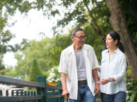 老伴离世10年，94岁爷爷独居却开朗！“祖孙”话家常、料理家乡菜，老小相伴不孤单 – 大保社