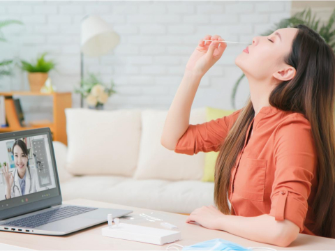 连3天本土新增破千例》轻症在家隔离上路,准备哪些药、什么症状快送医?6大QA一次看懂 – 大保社