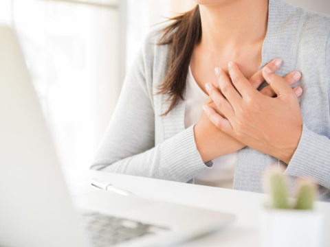 确诊后“心悸、胸闷”频来乱，竟是“长新冠”新症状！心跳加速误认是忧郁，医揭2方法缓解 – 大保社