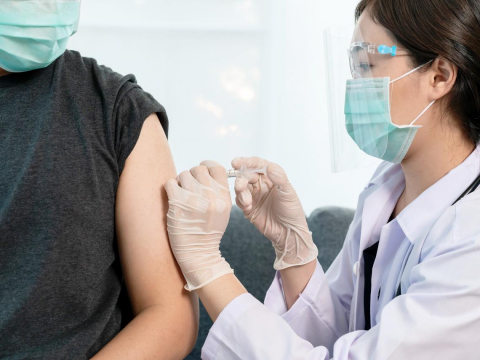 新冠肺炎》第四剂8类人可接种！该不该打、怎选厂牌？必读8QA让你一看就懂 – 大保社