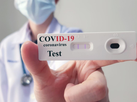 新冠肺炎快筛教学》防疫重要利器！担忧不适、如何帮小孩操作快筛？医师教“这样做”助准确 – 大保社