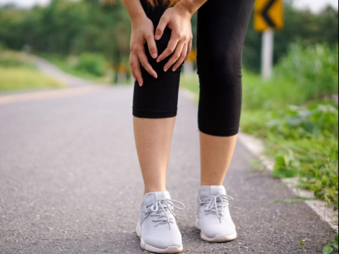 休息越久越严重，膝盖痛到底该不该运动？物理治疗师：退化膝关节像20年老车，护膝2招这样做 – 大保社