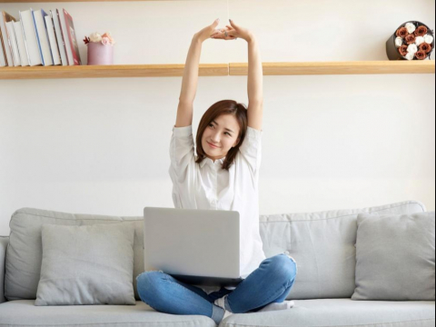 雨神同行》宅家追剧、滑手机，筋膜疼痛症候群增3成！物理治疗师教3式运动缓解，在家就能做 – 大保社