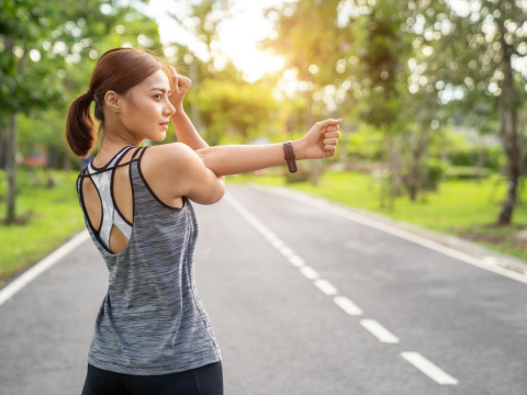 喝咖啡、吃素易导致骨质流失？医生破解迷思：这3招预防骨质疏松，简单做就能存好骨本 – 大保社