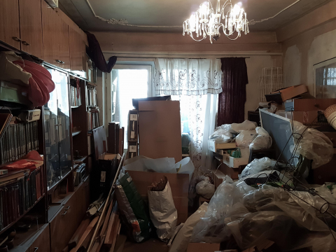 “10岁就开始住垃圾屋，连我爸也不回家”⋯资优女悲吐母囤积真相，过来人劝别做这事：会大爆发 – 大保社