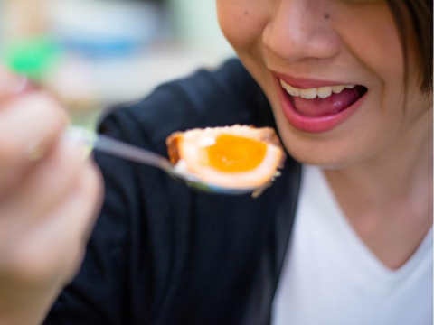 吃“生鸡蛋”引发败血症？竟是沙门氏杆菌惹祸！医师提醒3类人吃蛋要小心，这些食物都要避免 – 大保社