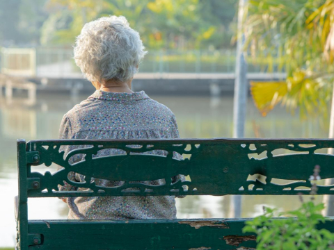 老伴辞世女儿离巢，某天她去买菜竟忘了回家路…中国台湾12％高龄者有忧郁症，9症状中5项应就医 – 大保社