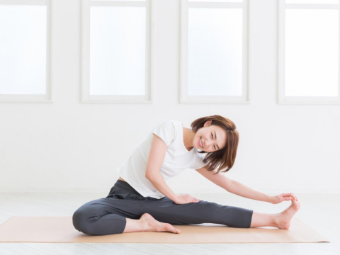 总是半夜腿抽筋？50岁以上4成人有这毛病！每天1动作预防抽筋发作，避免脱水、高温环境 – 大保社