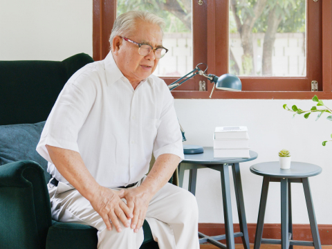 80岁阿伯下肢冰冷痛整天，竟是急性“脚中风”险截肢！这些症状出现快送医，注意肤色和温度 – 大保社