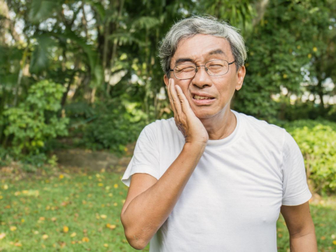 年纪越大越容易蛀牙？65岁以上近9成至少一颗龋齿！不理它当心3风险：感染扩散恐致全身病 – 大保社