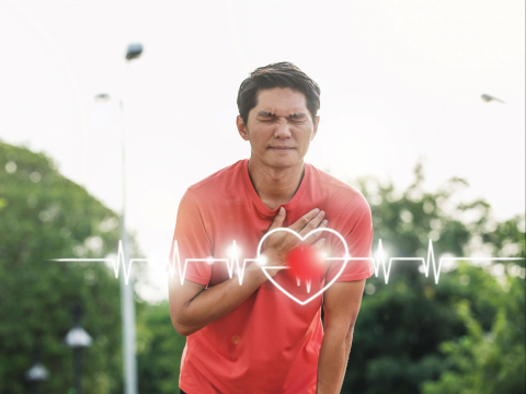 运动后胸闷“像大石压住”，他急奔医院救了自己！急性心肌梗塞“差一个念头”定生死，有7症状速就医 – 大保社