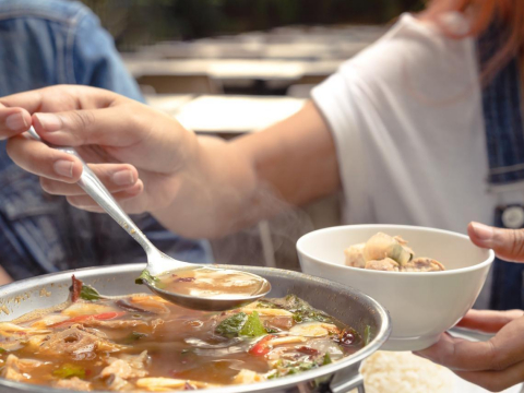 围炉吃锅小酌，当心“痛风”来找碴！医授3招降低复发：少吃这些“地雷食物”，消炎药别乱吃 – 大保社