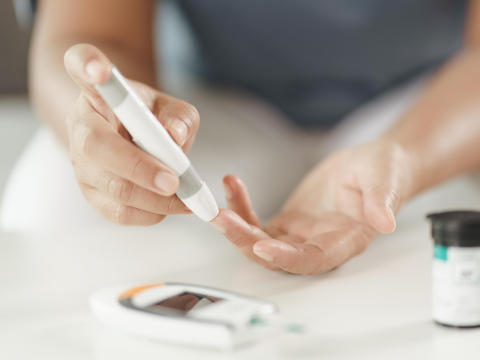 不小心踢到椅子，脚趾擦伤竟要截肢…糖尿病足溃疡截肢平均余命3.3年！“7指标”监控防病变 – 大保社