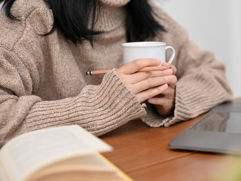 “亚洲习惯”害了她…不烟酒无病史竟罹食道癌！除爱喝1物，很多人饭前习惯说“3字”惹祸 – 大保社