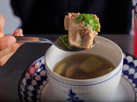 炖排骨汤多加这一味，夫妻“以为高温就没事”竟腹泻、双双罹肝癌…医：观念错最可怕 – 大保社