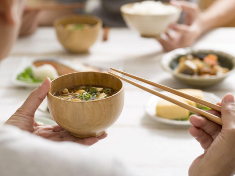 日本味噌汤很养生？竟易害胃癌，“喝越多风险越高！”6种食物是高盐陷阱：比吸烟更伤身 – 大保社