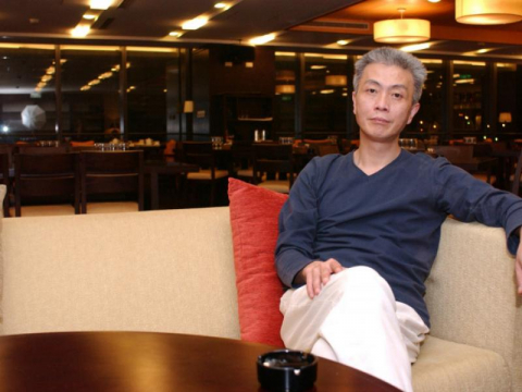 65岁《霹雳火》编剧郑文华咽喉癌逝，自叹一档剧赚数千万但“健康全没了”…声音沙哑5病征要小心 – 大保社