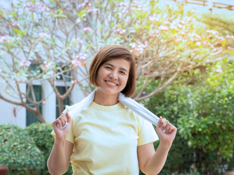 血管硬梆梆，当心引发中风、失智！每天3分钟颤掌活络气血，50后肩颈松、慢老变年轻 – 大保社