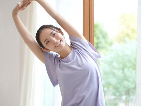 手指有绉褶竟是“气虚”,疲倦、老花眼都跟这有关!每天做一招舒展肝肺,补足精气神 – 大保社