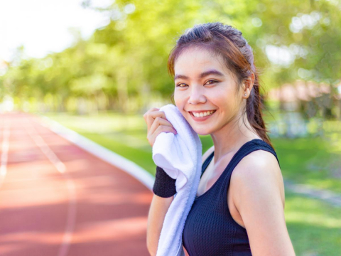 夏天爆汗很正常?从6出汗位置看健康警讯!针对症状调整作息、按穴位,每天3分钟畅通汗腺 – 大保社