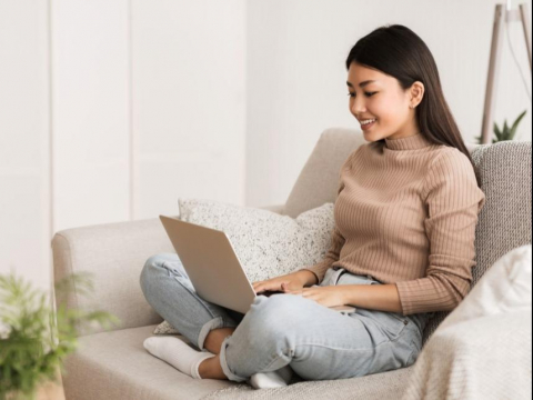 手麻无力、肩颈酸痛，都是这疾病惹祸！中医师教4招保养法：居家上班注意坐姿、每30分钟动一动 – 大保社